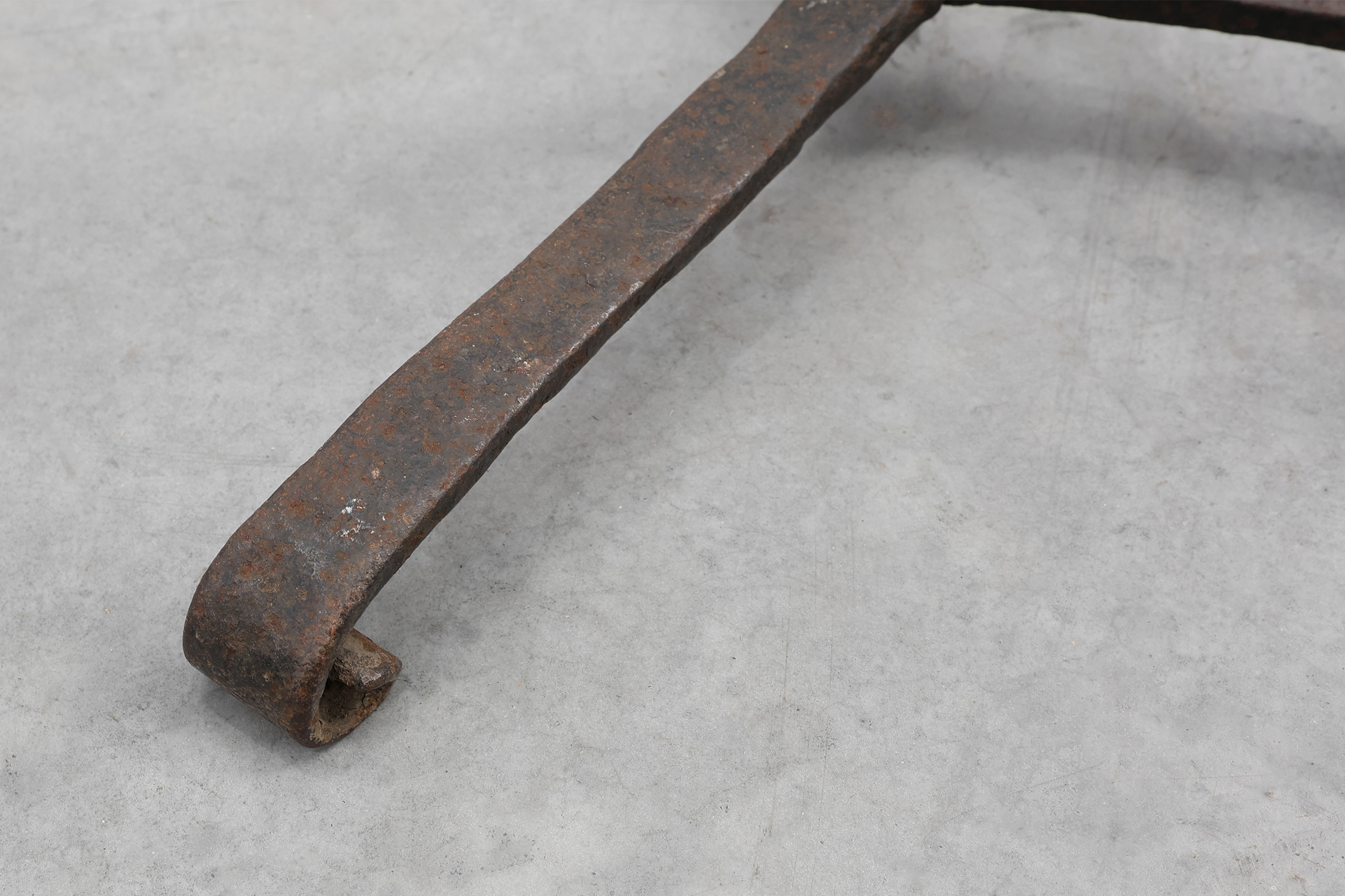 French hand-forged Iron Spike Stand or torchere, 15th century thumbnail